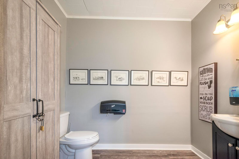 Office/warehouse washroom
